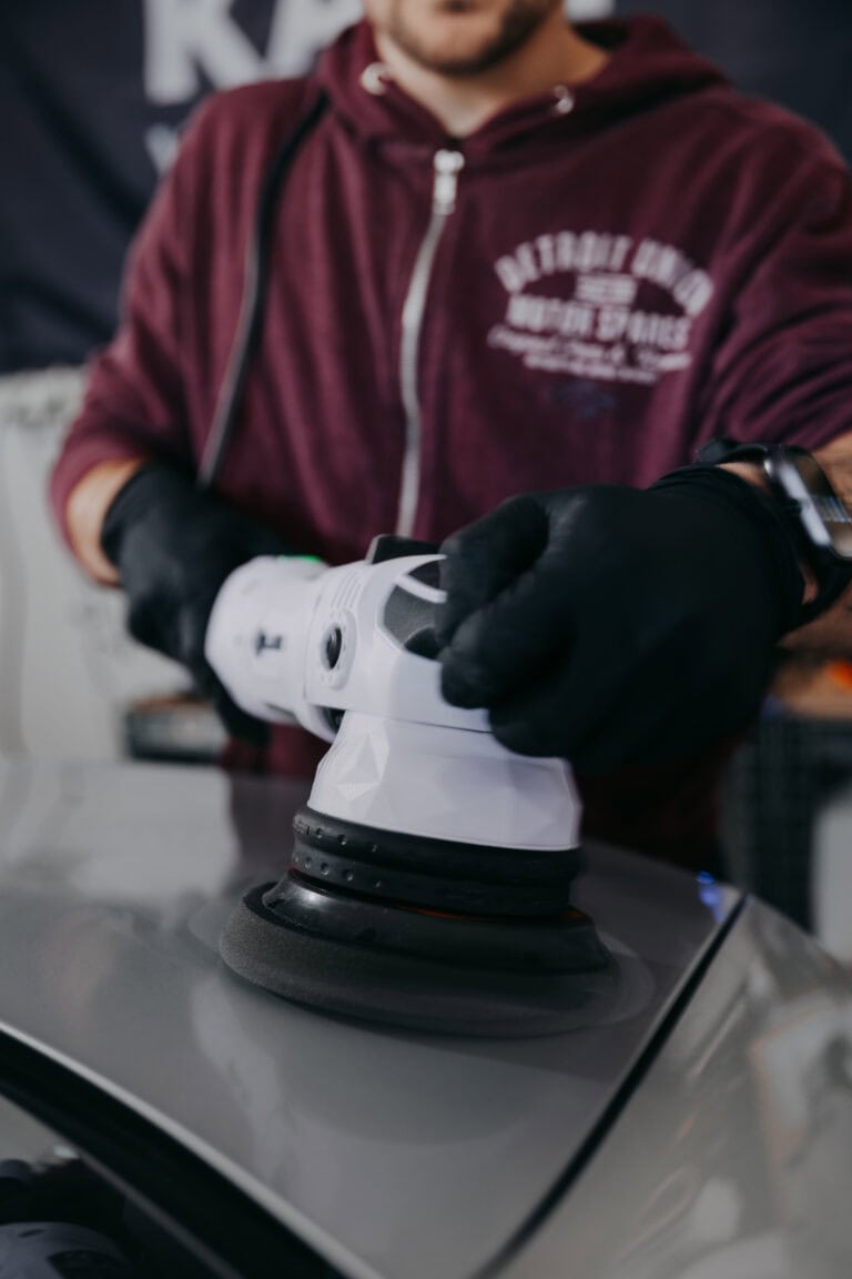 Strojní leštění karoserie automobilu – detailing Boskovice