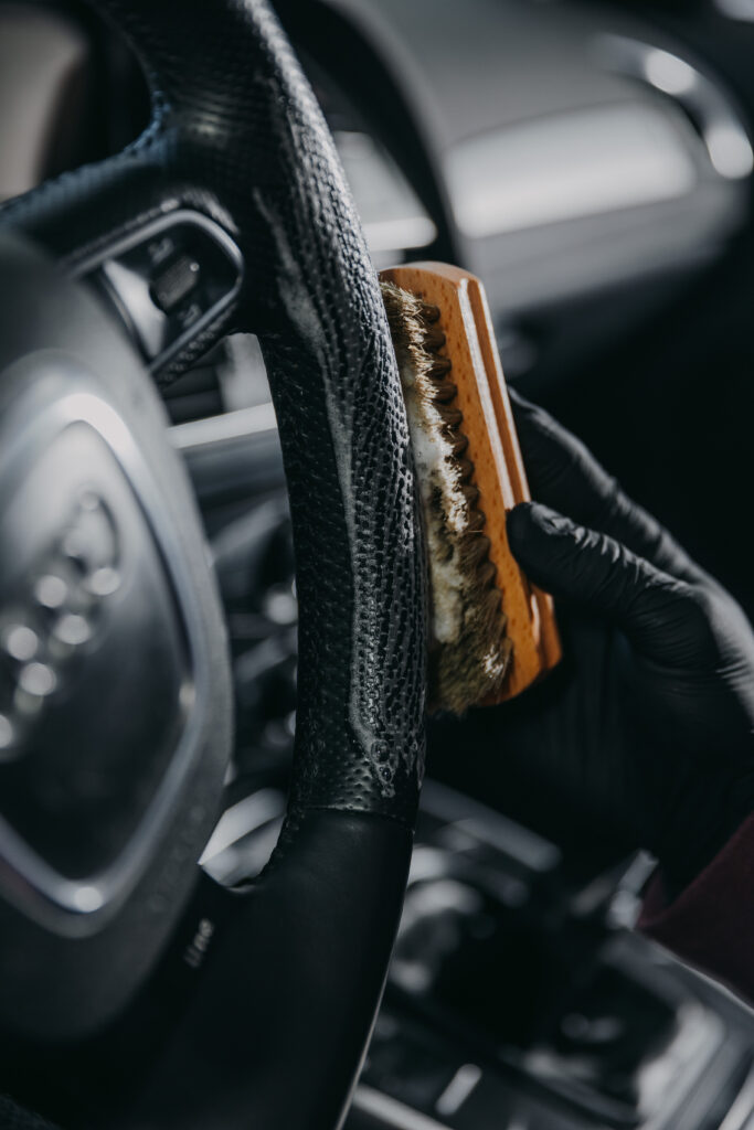 Kartáčové čištění koženého volantu – detailing interiéru Boskovice
